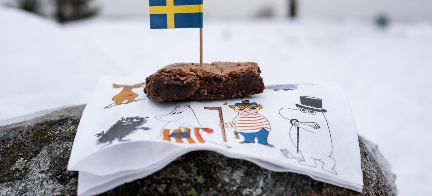 Brownie with Swedish flag on top