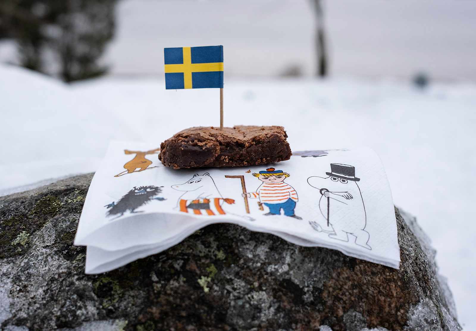 Brownie with Swedish flag on top