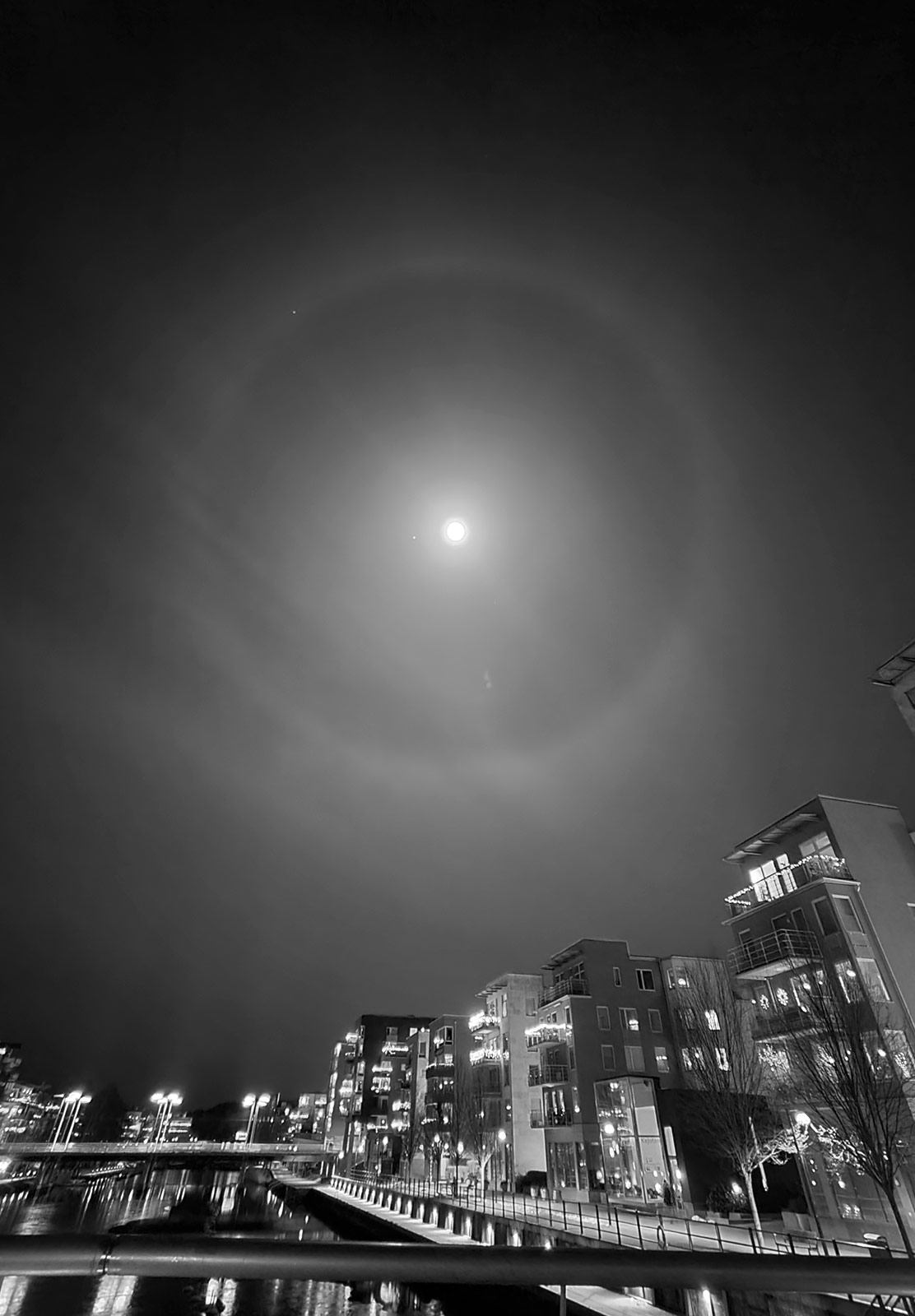 Light ring around full moon