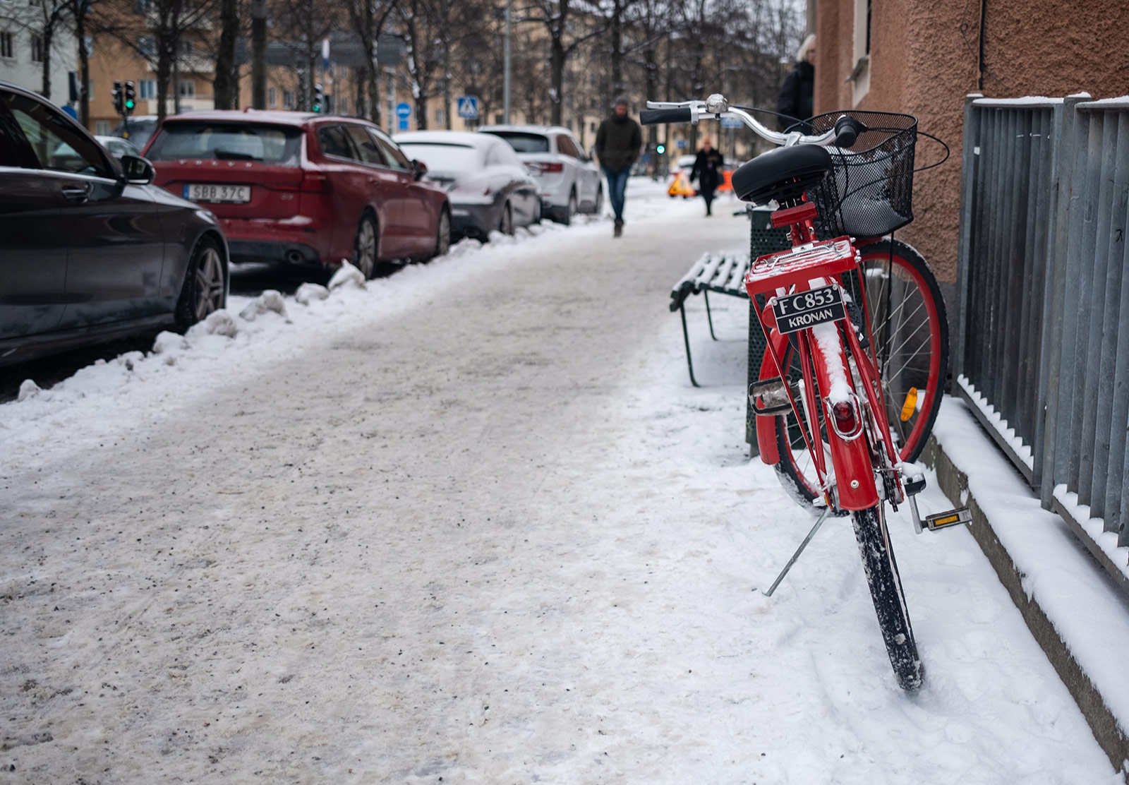 Red bike in the snow