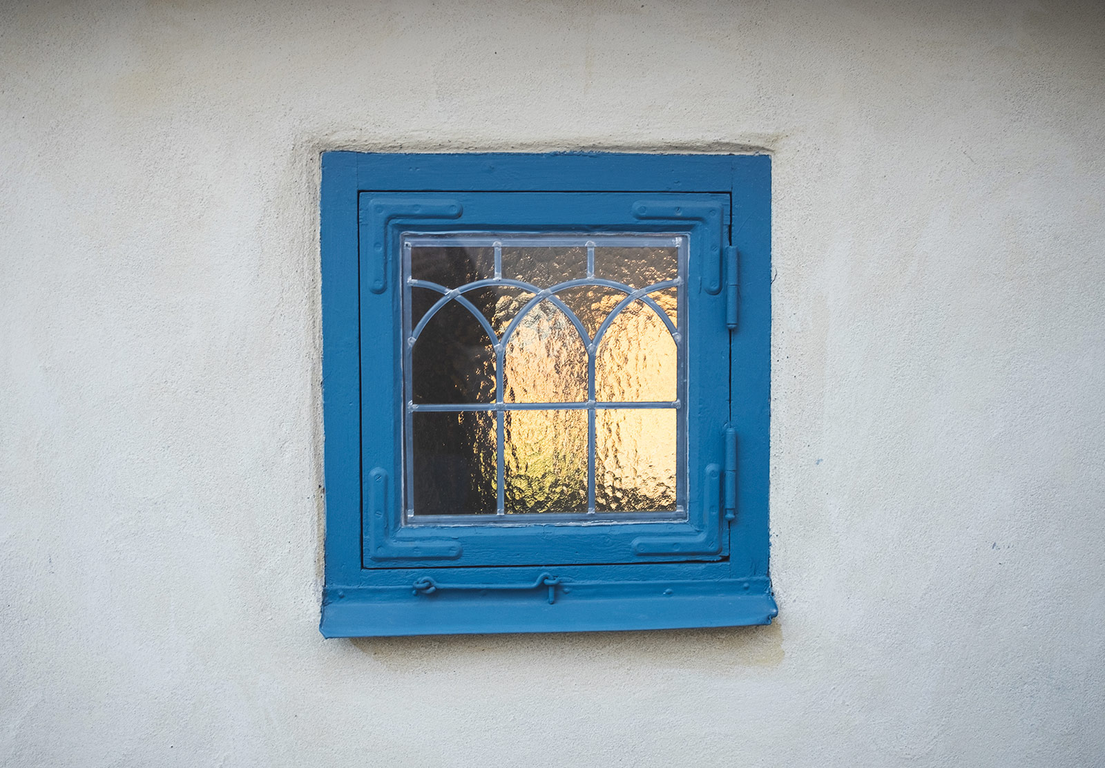 Square window with leading